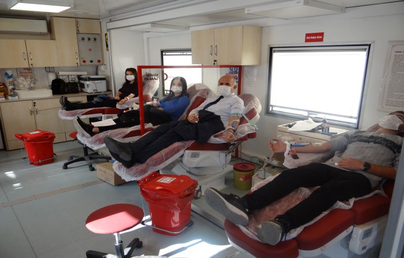 Yüksekokulumuz Personeli ve Öğrencileri Kızılay'a Kan Bağışı Yaptı